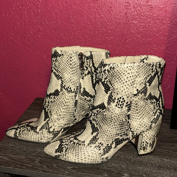 Sam Edelman Hilty snakeskin print ankle boot. Sz 6.5. - Picture 3 of 17